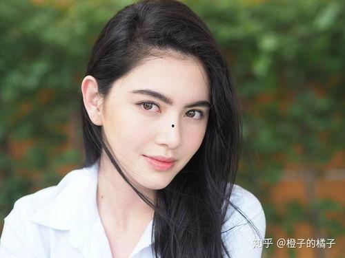 明星网红的壁纸图片,网红明星壁纸背后的时尚潮流解析